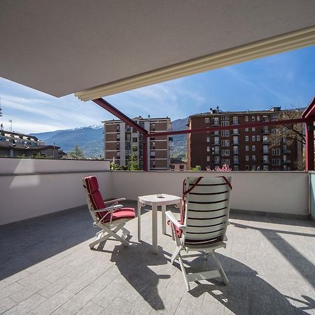 Piazzi House Aparthotel Sondrio Exterior foto